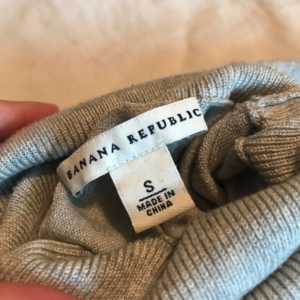 Banana Republic grey turtleneck sweater! - Picture 4 of 4